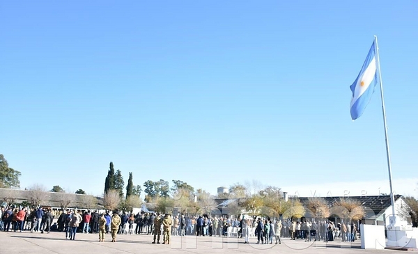 Se realizó el acto de promesa y jura a la bandera | Infoeme