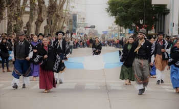 Imagen de la nota: Continúan las inscripciones para el desfile del 9 de julio