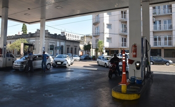 Imagen de la nota: Desde este sábado rige una nueva suba de combustible