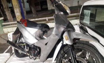 Imagen de la nota: Una moto y un auto secuestrados en operativo policial 