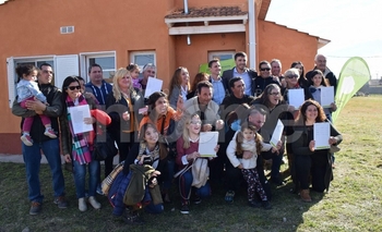 Imagen de la nota: El Municipio entregó once viviendas en el barrio UOCRA