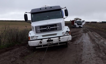 Infraccionan camiones por circular por caminos de tierra durante lluvias Imagen de la nota: Infraccionan camiones por circular por caminos de tierra durante lluvias