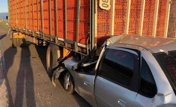 Imagen de la nota: Automovilista chocó contra un acoplado y murió