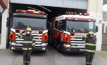 Imagen de la nota: Video: homenaje a los bomberos fallecidos