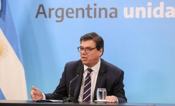 Oficializaron pago en cuotas a sueldos de más de $80mil Imagen de la nota: Oficializaron pago en cuotas a sueldos de más de $80mil