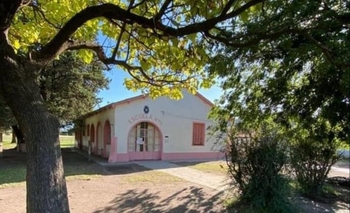 Imagen de la nota: Una escuela rural recibió insumos para instalar su huerta