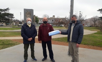 Imagen de la nota: Coopelectric entregó una bandera Argentina para la plaza 