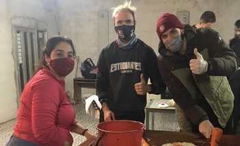“Encestando una sonrisa”: jugadores de Estudiantes tuvieron una jornada solidaria Imagen de la nota: “Encestando una sonrisa”: jugadores de Estudiantes tuvieron una jornada solidaria