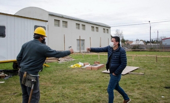 Imagen de la nota: Aguilera estuvo presente en la obra del Jardín 928