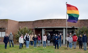 Imagen de la nota: Se izó la bandera de la diversidad en el Campus Universitario