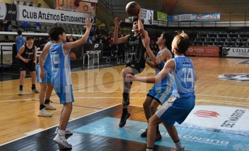 Imagen de la nota: Estudiantes perdió en el Maxigimnasio ante el candidato