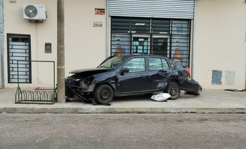 Imagen de la nota: Impactante choque en Sarmiento y Moreno, que involucró a tres autos y dos inmuebles
