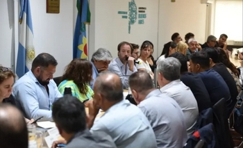 Imagen de la nota: Provincia retoma la negociación con los estatales bajo presión por el aguinaldo