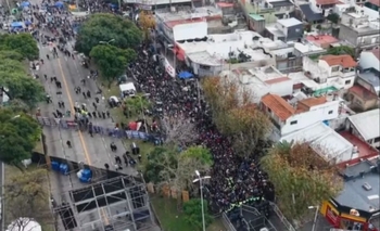 Imagen de la nota: Miles de fanáticos llegan a Avellaneda para despedir al Indio Solari