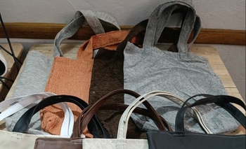 Imagen de la nota: En la Unidad Nº 2 confeccionaron bolsos para estudiantes