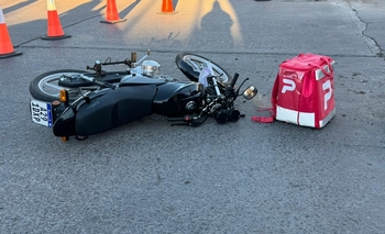 Imagen de la nota: Fuerte choque entre una moto y una camioneta 