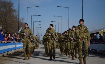 Imagen de la nota: Multitudinario desfile Patrio en el Corsódromo