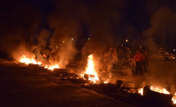 Imagen de la nota: Vecinos del barrio Scac cortan las vías en reclamo de obras para el barrio