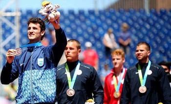 Chiaraviglio, medalla de plata en salto con garrocha Imagen de la nota: Chiaraviglio, medalla de plata en salto con garrocha