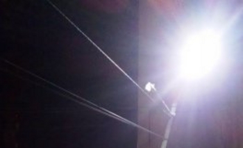 Dos autos y una columna impactada en pleno centro Imagen de la nota: Dos autos y una columna impactada en pleno centro