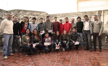 Entregaron becas a jóvenes deportistas locales Imagen de la nota: Entregaron becas a jóvenes deportistas locales