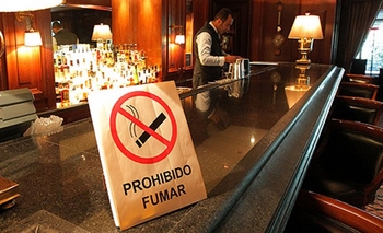 Multas por fumar dentro de un pub y por sonido fuerte Imagen de la nota: Multas por fumar dentro de un pub y por sonido fuerte