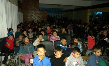 Los más chicos disfrutaron de una tarde de cine Imagen de la nota: Los más chicos disfrutaron de una tarde de cine