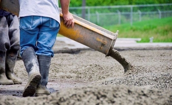 Imagen de la nota: El despacho de cemento, en baja: 2,2% en julio