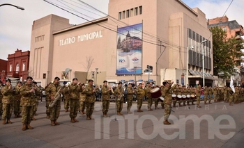Imagen de la nota: Con gran marco de público se vivió el desfile del 9 de Julio
