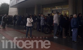 Olavarría: largas colas en el “Supermiércoles”  Imagen de la nota: Olavarría: largas colas en el “Supermiércoles”