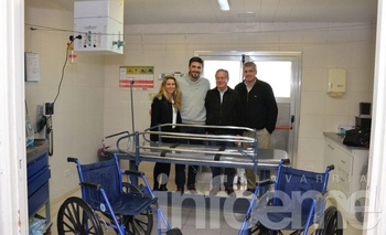 ACARA entregó una camilla y dos sillas de ruedas al Municipio Imagen de la nota: ACARA entregó una camilla y dos sillas de ruedas al Municipio