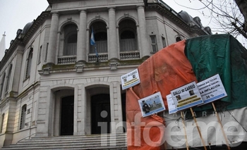 Imagen de la nota: Infraccionarán a Municipales por instalar la carpa