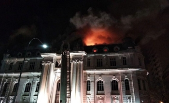 Bahía Blanca: se incendió el histórico edificio del Banco Nación  Imagen de la nota: Bahía Blanca: se incendió el histórico edificio del Banco Nación