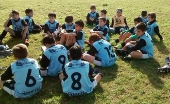 Imagen de la nota: Prueba de jugadores en el Club Loma Negra