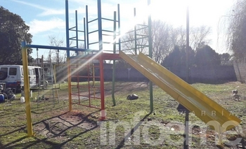 Reacondicionaron juegos de una plaza   Imagen de la nota: Reacondicionaron juegos de una plaza