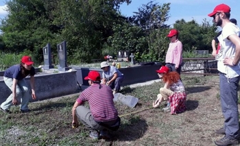 Investigadores de la FACSO en una misión de la Cruz Roja  Imagen de la nota: Investigadores de la FACSO en una misión de la Cruz Roja
