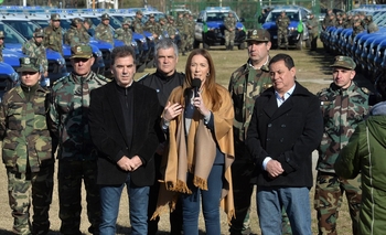 Imagen de la nota: Funcionarios locales en la entrega de  móviles a la Patrulla Rural bonaerense