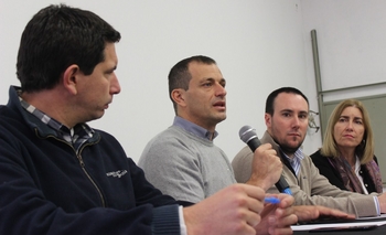 Imagen de la nota: “Bali” Bucca en una reunión de trabajo en Olavarría