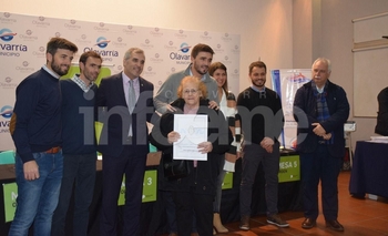 Entrega de escrituras sociales y títulos de propiedad Imagen de la nota: Entrega de escrituras sociales y títulos de propiedad