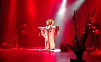 Imagen de la nota: La Charo homenajeó a Mercedes Sosa en una velada maravillosa