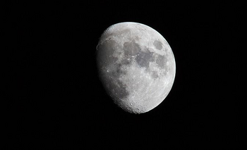 Imagen de la nota: Luego del eclipse de sol, es el turno de la Luna