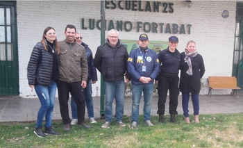 Imagen de la nota: La policía Federal apadrinó una escuela Rural de Loma Negra 