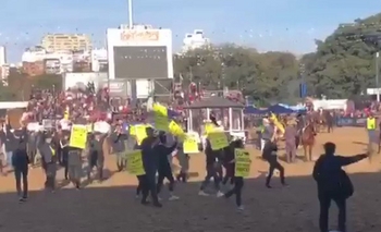 Imagen de la nota: Protesta vegana en la Rural: los sacaron a “rebencazos” 