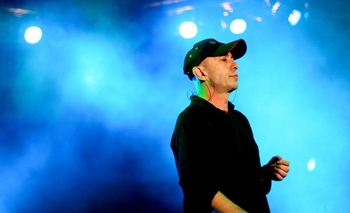 Imagen de la nota: El Indio Solari sorprendió con una foto junto a su familia