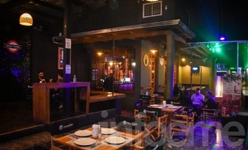 Imagen de la nota: Mayores de 60 años podrán ir a comer afuera y pasear