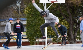 Imagen de la nota: El frío no los detuvo: los olavarrienses coparon los parques