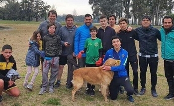 Imagen de la nota: Polémica en Maipú por una foto con Carlos Tevez