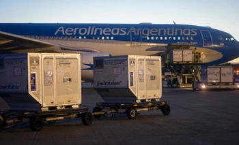 Llegó al país un lote de más de 3 millones de vacunas Moderna Imagen de la nota: Llegó al país un lote de más de 3 millones de vacunas Moderna