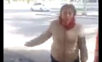 Imagen de la nota: Video: sorprendió a su esposa y a su amigo en un 