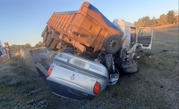 Imagen de la nota: Un camión aplastó a un auto en la Ruta 3: un muerto